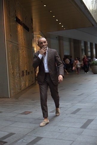 Какие костюмы носить с светло-коричневыми лоферами