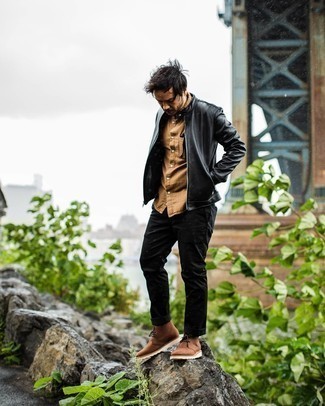 Какие бомберы носить с светло-коричневой рубашкой с длинным рукавом мужчине