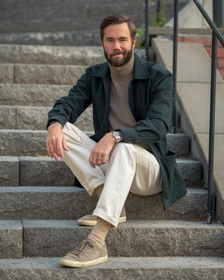 Какие джинсы носить с светло-коричневыми низкими кедами мужчине