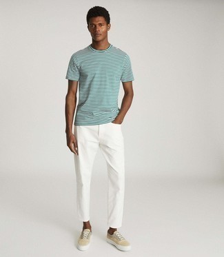 Какие джинсы носить с светло-коричневыми низкими кедами мужчине