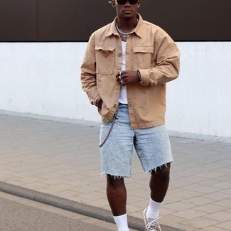 Какие майки носить с светло-коричневыми низкими кедами мужчине