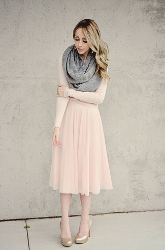 С чем носить светло-коричневую юбку-миди