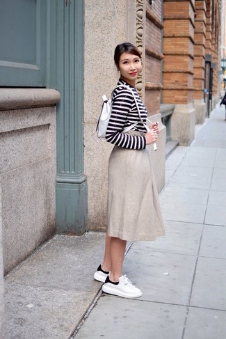 С чем носить светло-коричневую юбку-миди