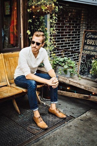 Какие джинсы носить с светло-коричневыми оксфордами