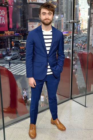 Какие костюмы носить с светло-коричневыми оксфордами