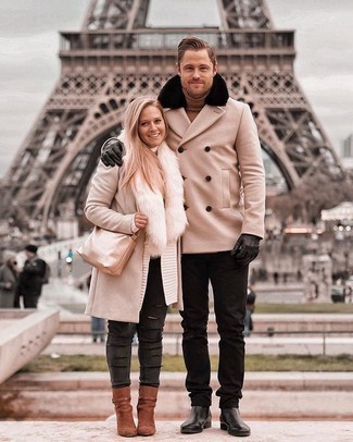 Как носить светло-коричневое полупальто с черными джинсами