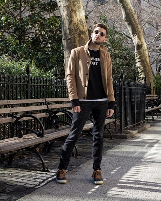 С чем носить светло-коричневое полупальто