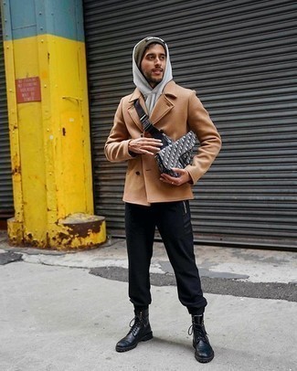 С чем носить светло-коричневое полупальто