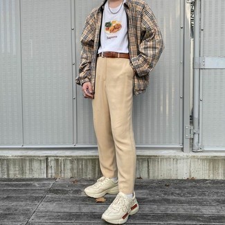 С чем носить светло-коричневую куртку в шотландскую клетку мужчине
