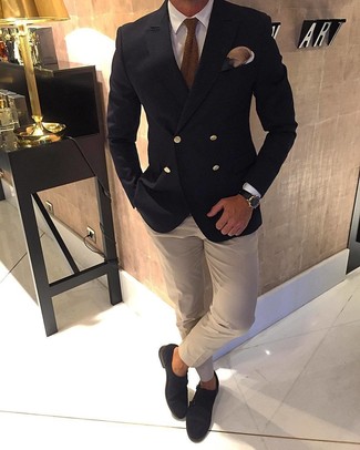 С чем носить светло-коричневый нагрудный платок