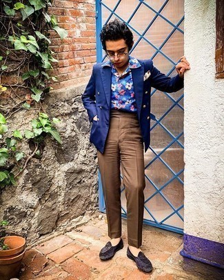 С чем носить светло-коричневый нагрудный платок