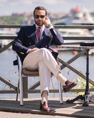 С чем носить светло-коричневый нагрудный платок