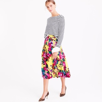 Какие юбки-миди носить с светло-коричневыми туфлями