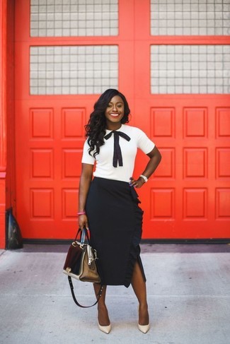 Какие юбки-миди носить с светло-коричневыми туфлями