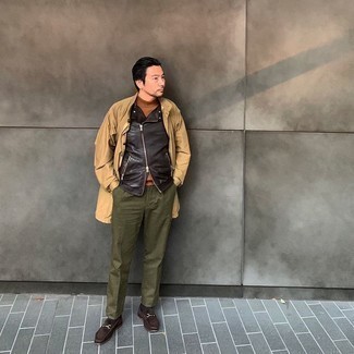 Какие косухи носить с светло-коричневым дождевиком мужчине