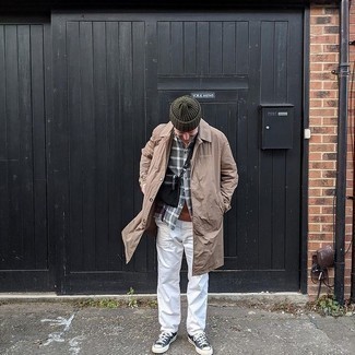 Какие брюки чинос носить с светло-коричневым дождевиком