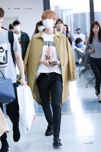 Какие монки носить с светло-коричневым дождевиком