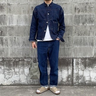 Какие джинсы носить с светло-коричневыми сандалиями мужчине