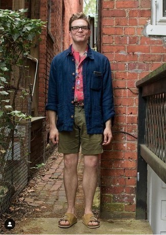 Какие шорты носить с светло-коричневыми сандалиями мужчине