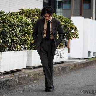 С чем носить светло-коричневую рубашку мужчине