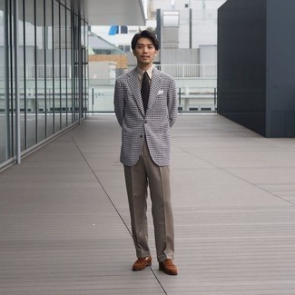 С чем носить светло-коричневую рубашку мужчине