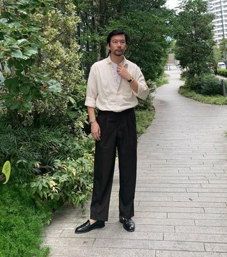 С чем носить светло-коричневую рубашку мужчине