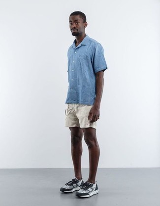 Какие кроссовки носить с светло-коричневыми шортами мужчине