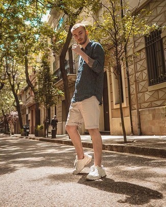 Какие кроссовки носить с светло-коричневыми шортами мужчине