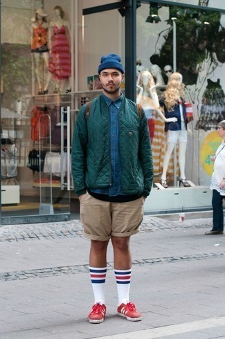 Какие бомберы носить с светло-коричневыми шортами мужчине