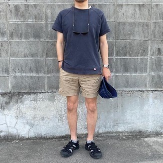 С чем носить светло-коричневые шорты мужчине