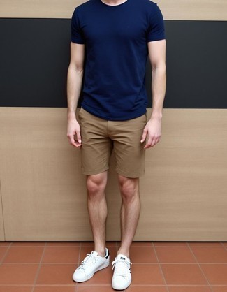С чем носить светло-коричневые шорты мужчине