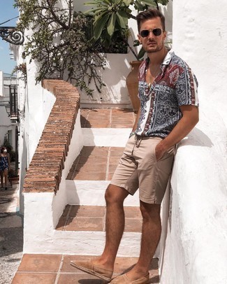 С чем носить светло-коричневые шорты мужчине