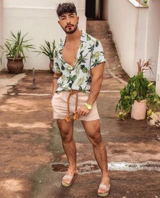 Какие сандалии носить с светло-коричневыми шортами мужчине