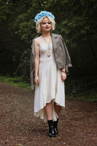 С чем носить светло-коричневое шелковое платье-миди