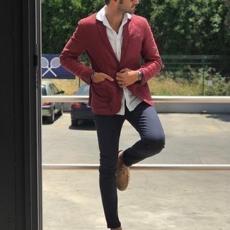 С чем носить светло-коричневые замшевые топсайдеры