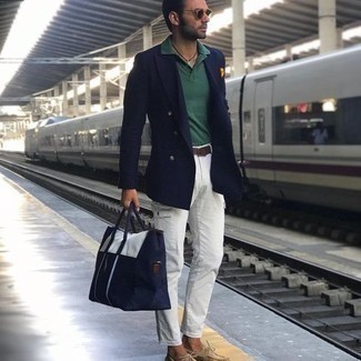 С чем носить светло-коричневые замшевые топсайдеры