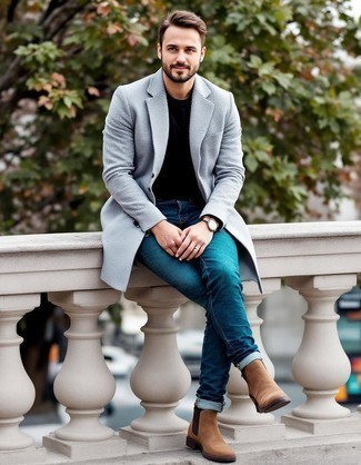 С чем носить светло-коричневые замшевые ботинки мужчине