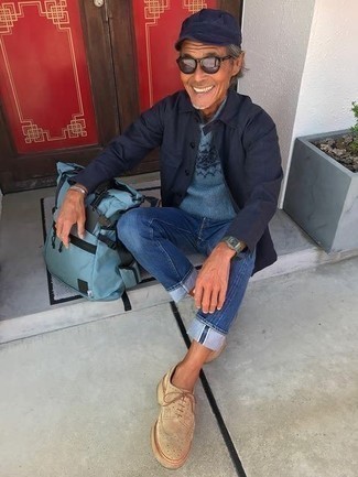 С чем носить светло-коричневые замшевые броги