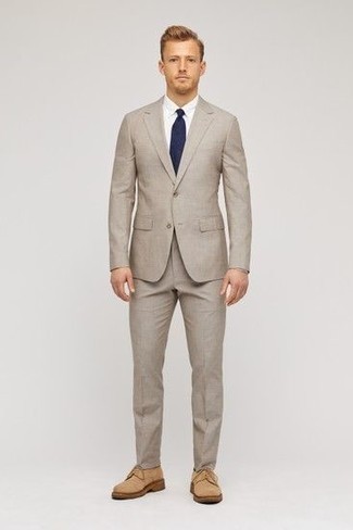 С чем носить светло-коричневые замшевые туфли дерби