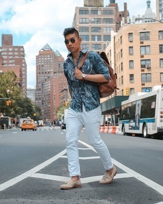 С чем носить светло-коричневые замшевые лоферы мужчине