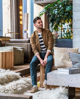 С чем носить светло-коричневые замшевые низкие кеды мужчине