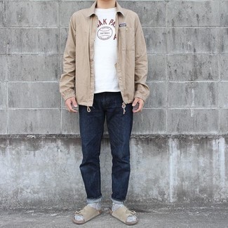 С чем носить светло-коричневые замшевые сандалии мужчине