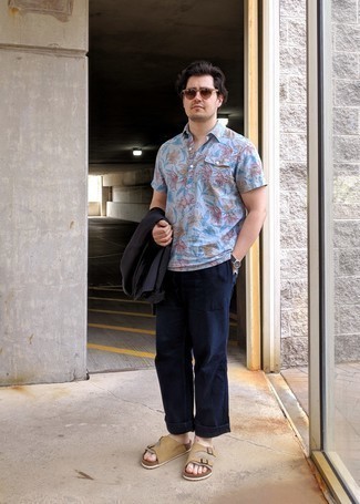 С чем носить светло-коричневые замшевые сандалии мужчине