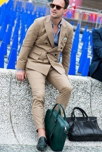 Какие рубашки с длинным рукавом носить с светло-коричневым костюмом