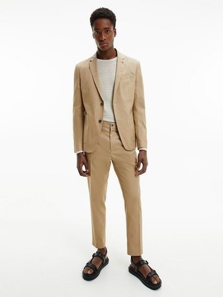 Какие футболки с длинным рукавом носить с светло-коричневым костюмом