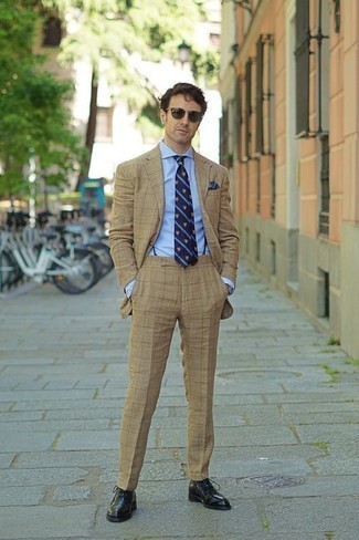 Какие оксфорды носить с светло-коричневым костюмом