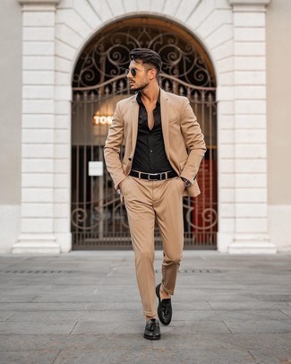 Какие рубашки с коротким рукавом носить с светло-коричневым костюмом