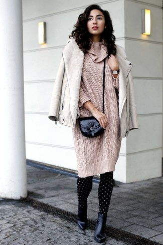 С чем носить светло-коричневое платье-свитер