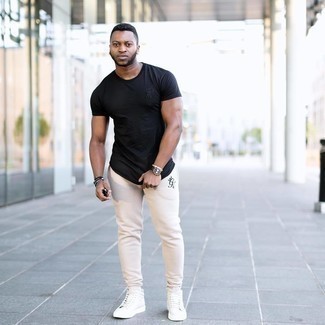 С чем носить светло-коричневые спортивные штаны мужчине
