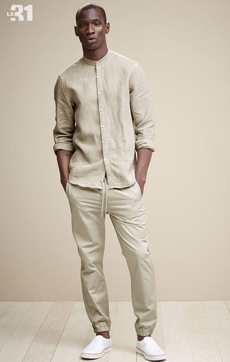 С чем носить светло-коричневые спортивные штаны мужчине